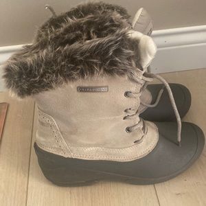 Snow boots